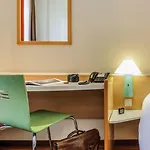 Ibis Hauptbahnhof Hotel 3*