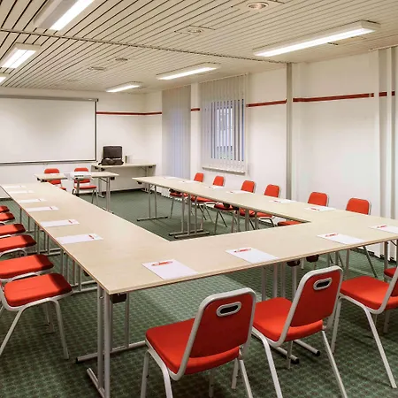 Ibis Hauptbahnhof Hotel 3*