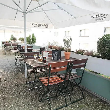 Ibis Hauptbahnhof Hotel 3*