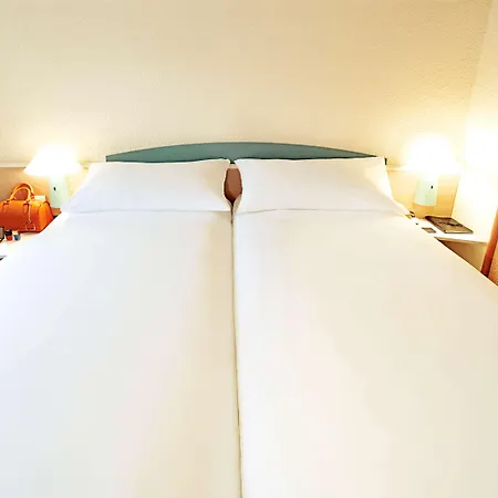 Ibis Hauptbahnhof Hotel 2*