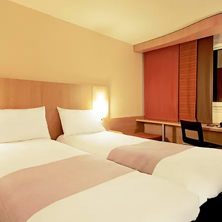 Ibis Hauptbahnhof Hotel 2*