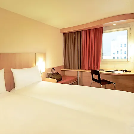 Hotel Ibis Hauptbahnhof 2*