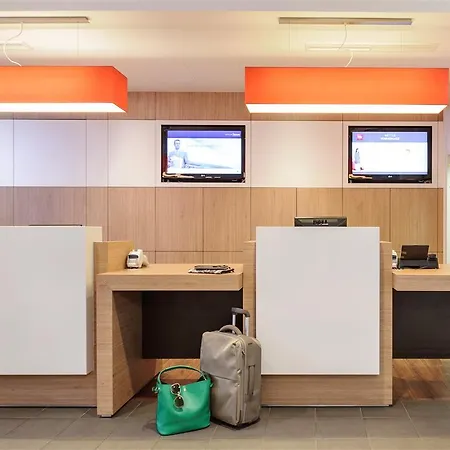 Hotel Ibis Hauptbahnhof 2*