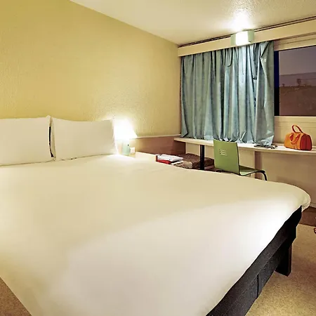 Ibis Hauptbahnhof Hotel 2*