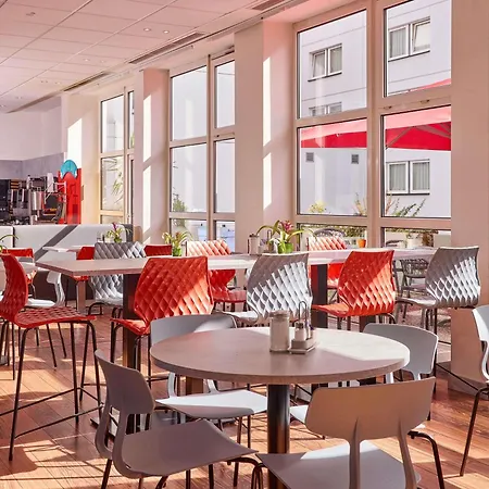 Ibis Hauptbahnhof Hotel 2*