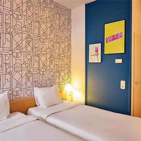 Ibis Hauptbahnhof Hotel 3*