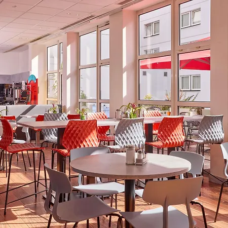 Ibis Hauptbahnhof Hotel 3*