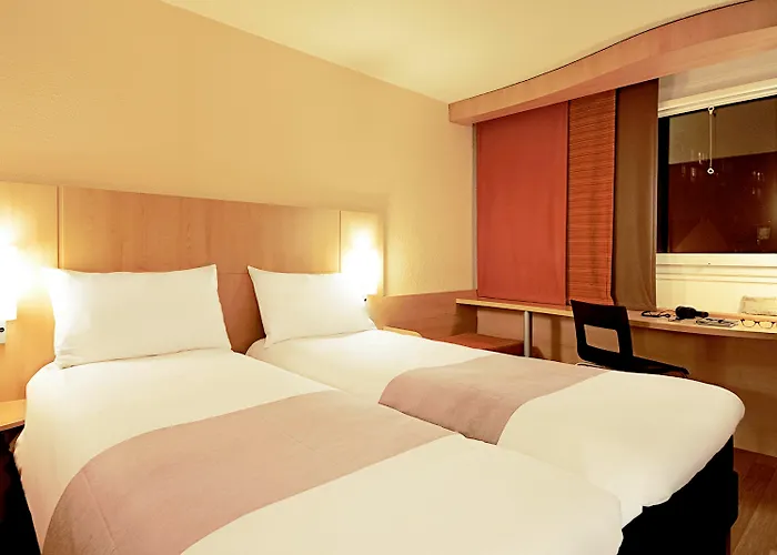 Ibis Hauptbahnhof Hotel 3*
