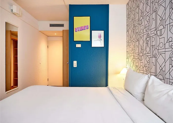Ibis Hauptbahnhof Hotel 3*