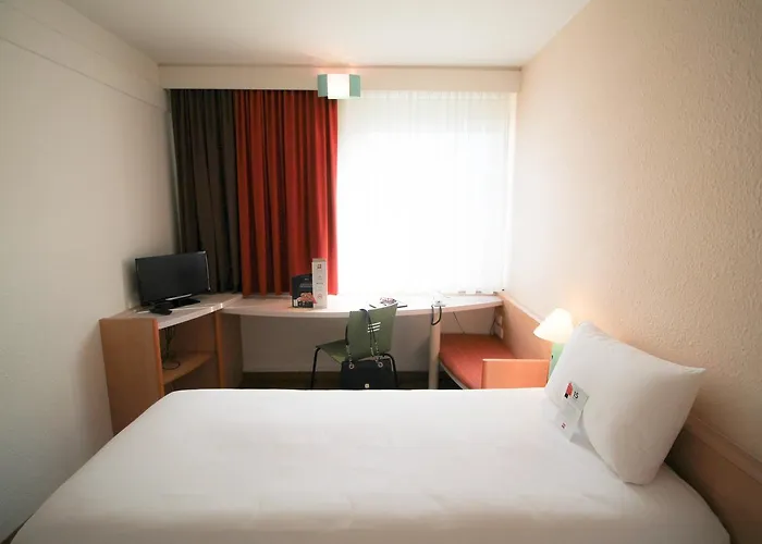 Ibis Hauptbahnhof Hotel 3*