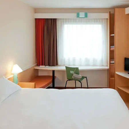 Ibis Hauptbahnhof Otel 2*