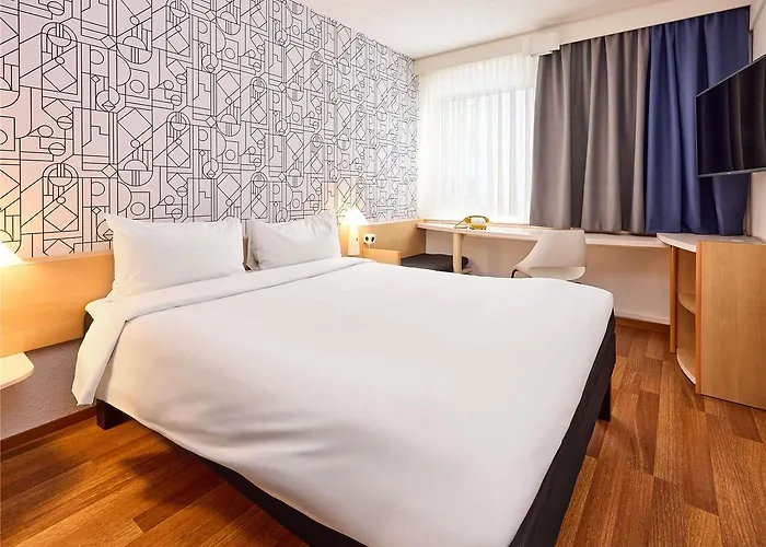 Ibis Hauptbahnhof Hotel 3*